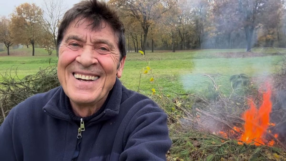 Gianni Morandi, mai visto prima! Pandemonio sull'aereo, lo ha fatto davvero