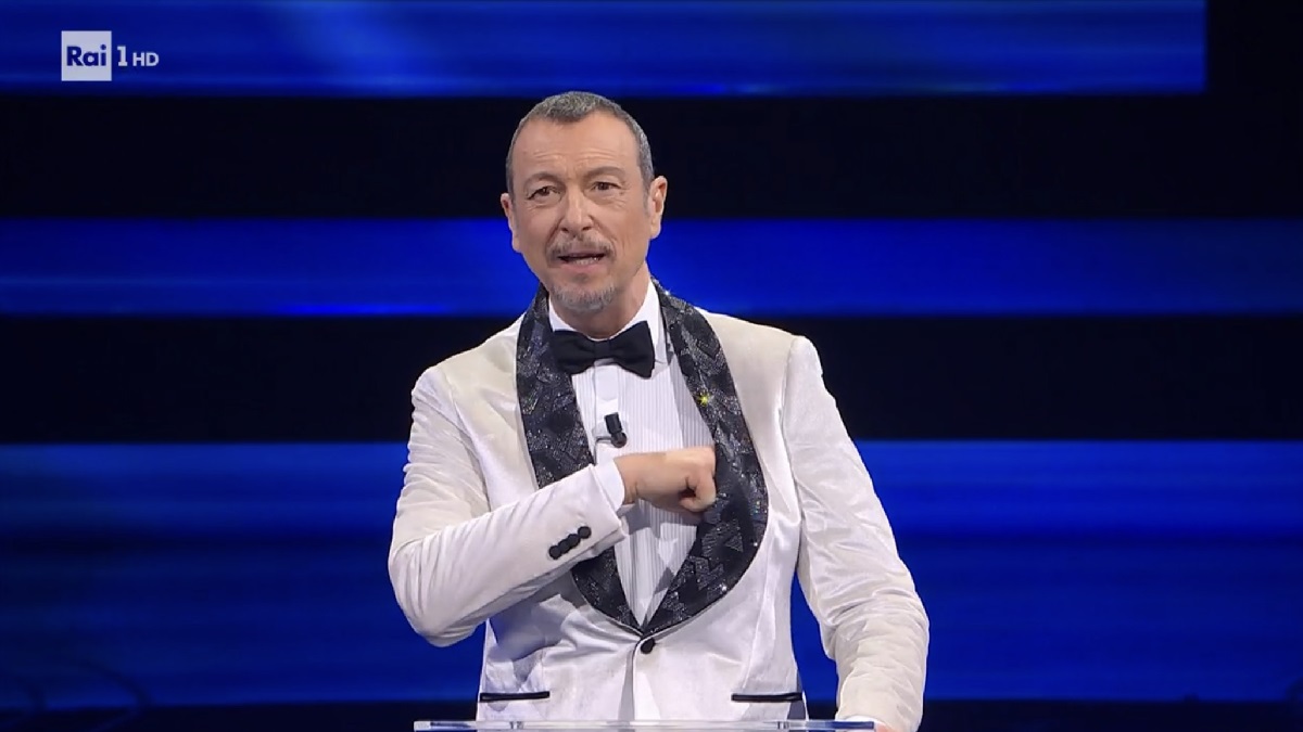 Amadeus furioso: “Sono infastidito”, poi svela il futuro del Festival di Sanremo