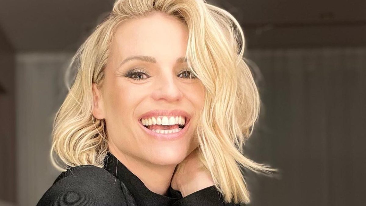 Michelle Hunziker raccoglie applausi: lo speciale gesto per Tomaso Trussardi
