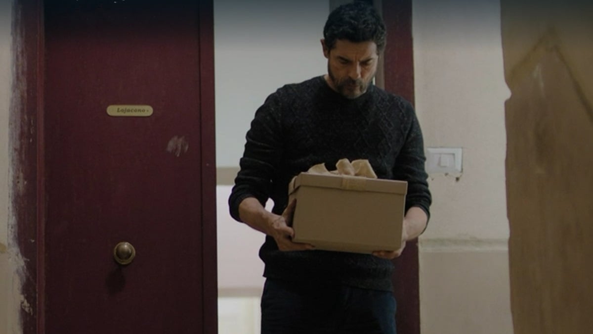 I bastardi di Pizzofalcone 4, riassunto ultima puntata cosa c'è nel pacco