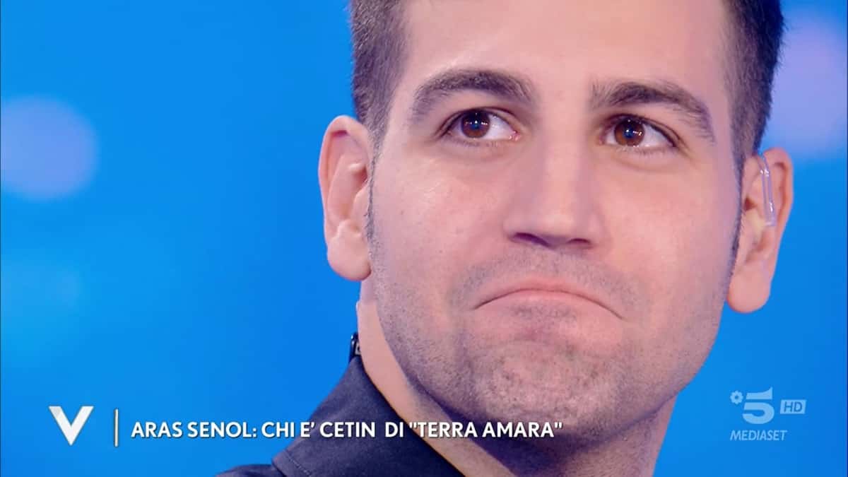 Aras Senol Cetin Di Terra Amara In Difficolt All Isola Dei Famosi Il