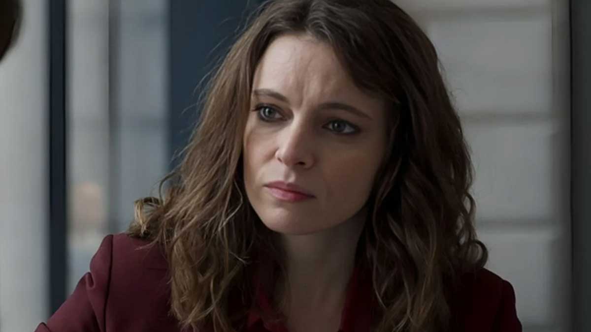 Miriam Dalmazio conquista tutti con Studio Battaglia inondata di