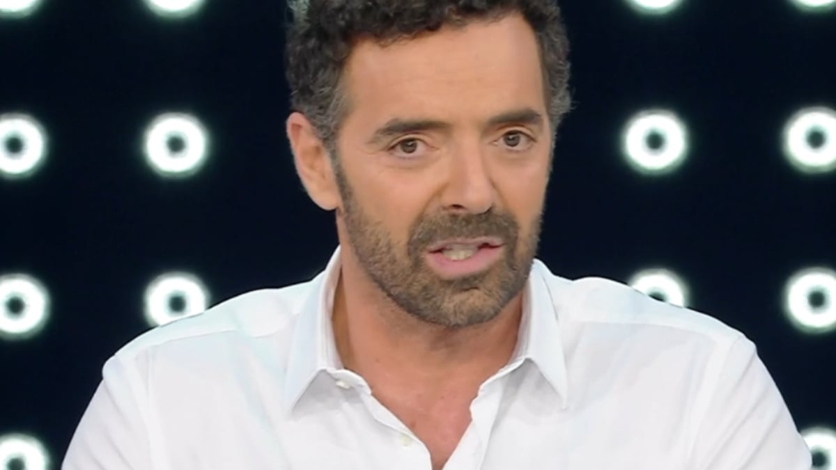 Alberto Matano e il coming out: “Ne parlai con i miei fratelli, dissero…”