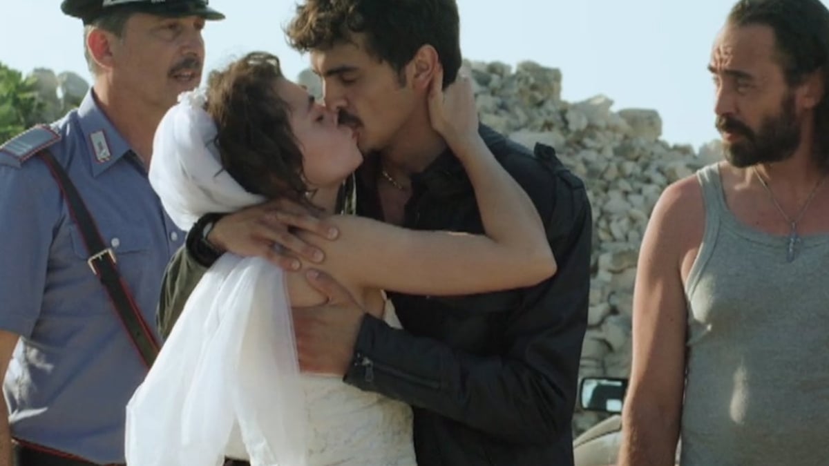 Storia di una famiglia perbene 2 emoziona il pubblico di Canale 5: "Un  finale come si deve"