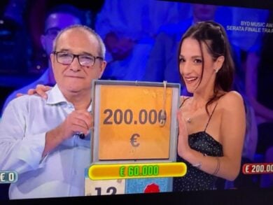 Quanto hanno vinto stasera ad Affari Tuoi? Valentina della Liguria accetta…